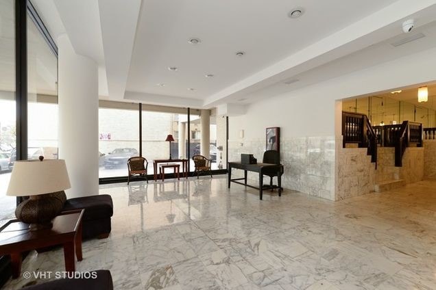 Building lobby - 5740 N Sheridan Rd