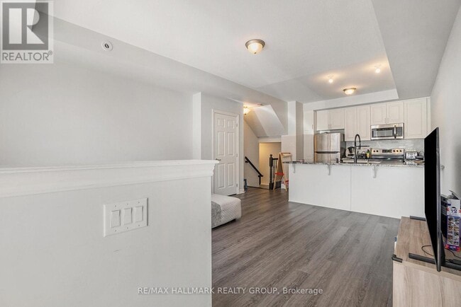 Building Photo - 577 Takamose Private