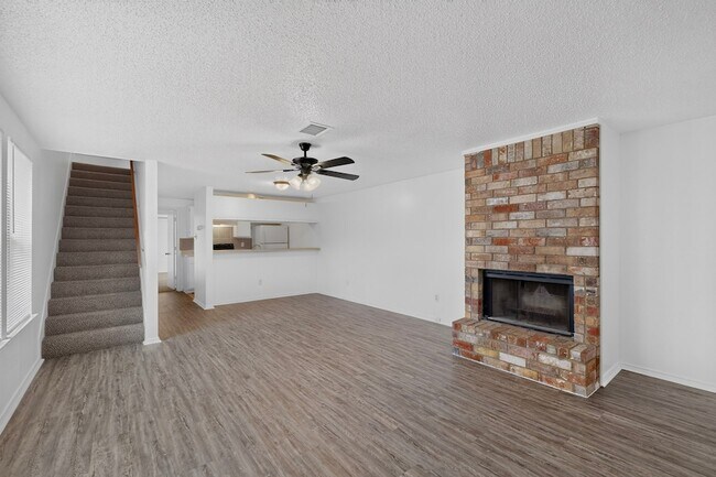 Foto del edificio - 6120 Cypress Point Dr