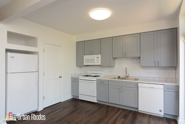 Foto del edificio - 5208 N Sawyer Ave