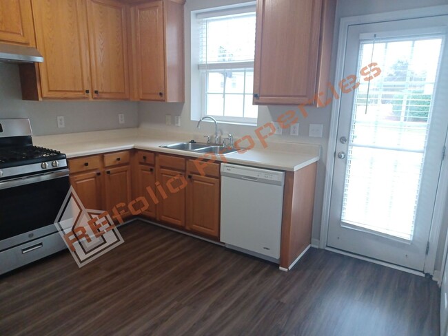 Foto del edificio - Cozy 4 Bedroom 3 Bathroom 1 Car-Garage End...