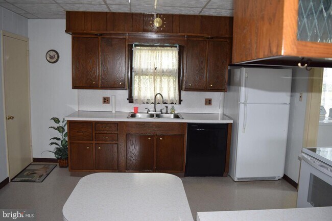 Foto del edificio - 822 N Railroad St