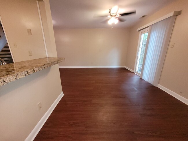 Building Photo - SILVERWOOD OAKS