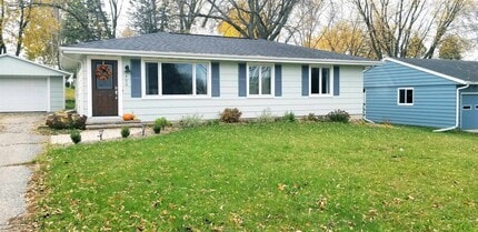 Building Photo - 406 E Verleen Ave