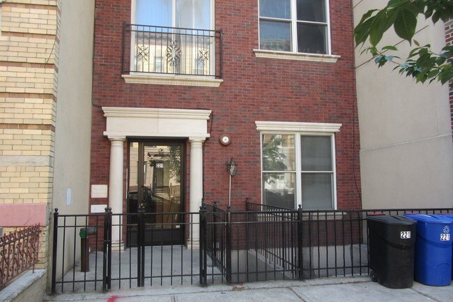 Foto del edificio - 221 Kingsland Ave