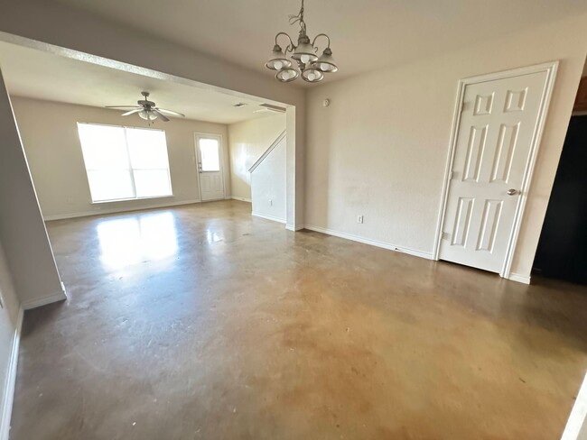 Building Photo - 4002 Cambridge Dr