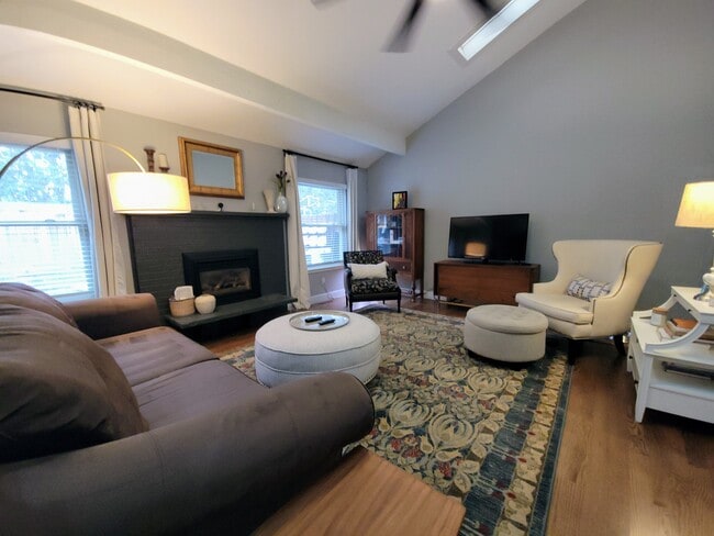 Building Photo - 3831 Apache Ct W