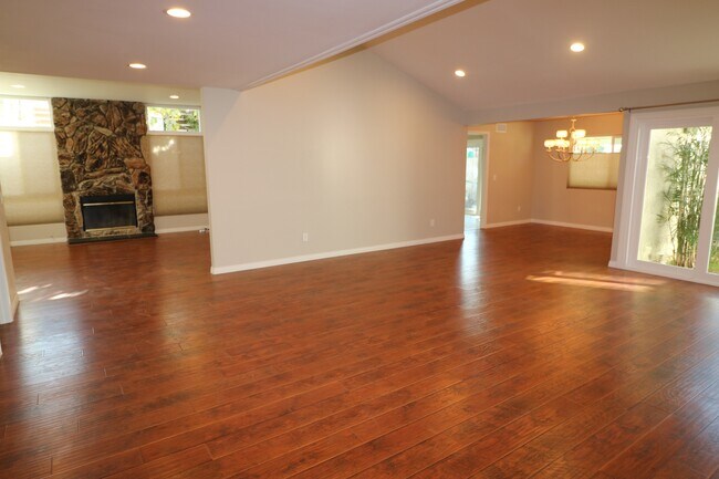 Building Photo - 9521 Gladbeck Ave