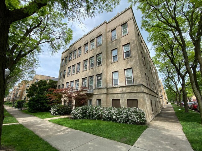 Foto del edificio - 2652 W Rosemont Ave