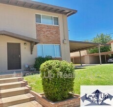 Building Photo - 965 N Venice Ave