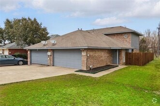 Building Photo - 2808 Sunset Strip Dr
