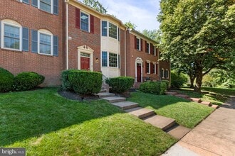 Building Photo - 6860 Williamsburg Pond Ct