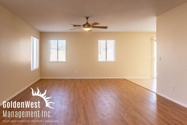 Building Photo - Spacious 3Bdm 2Ba Home in Quiet Neighborhood!