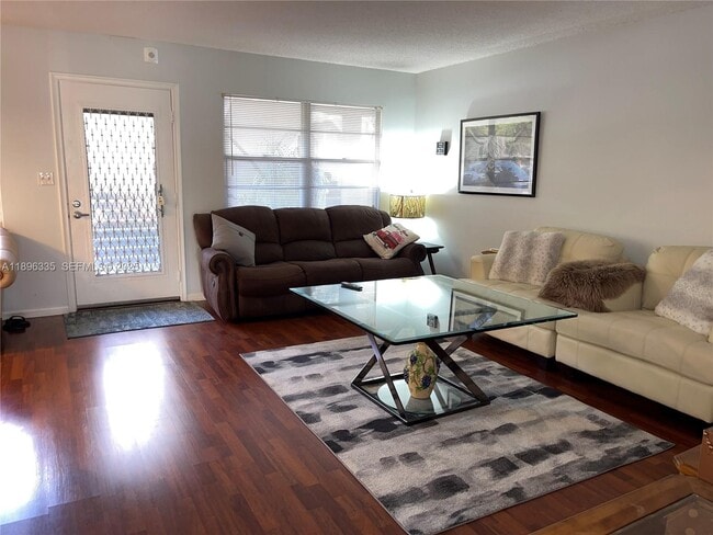 Building Photo - 1904 Bermuda Cir