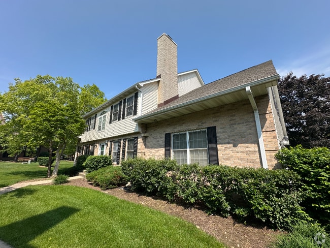 Building Photo - 1443 Laurel Oaks Dr