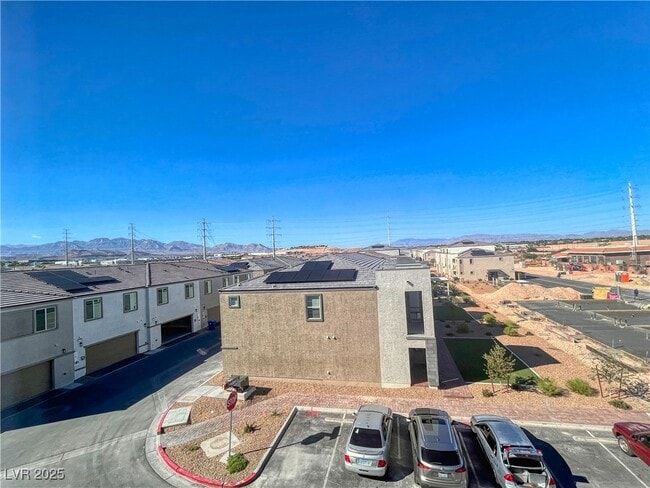 Building Photo - 8683 Luxuriant Ave