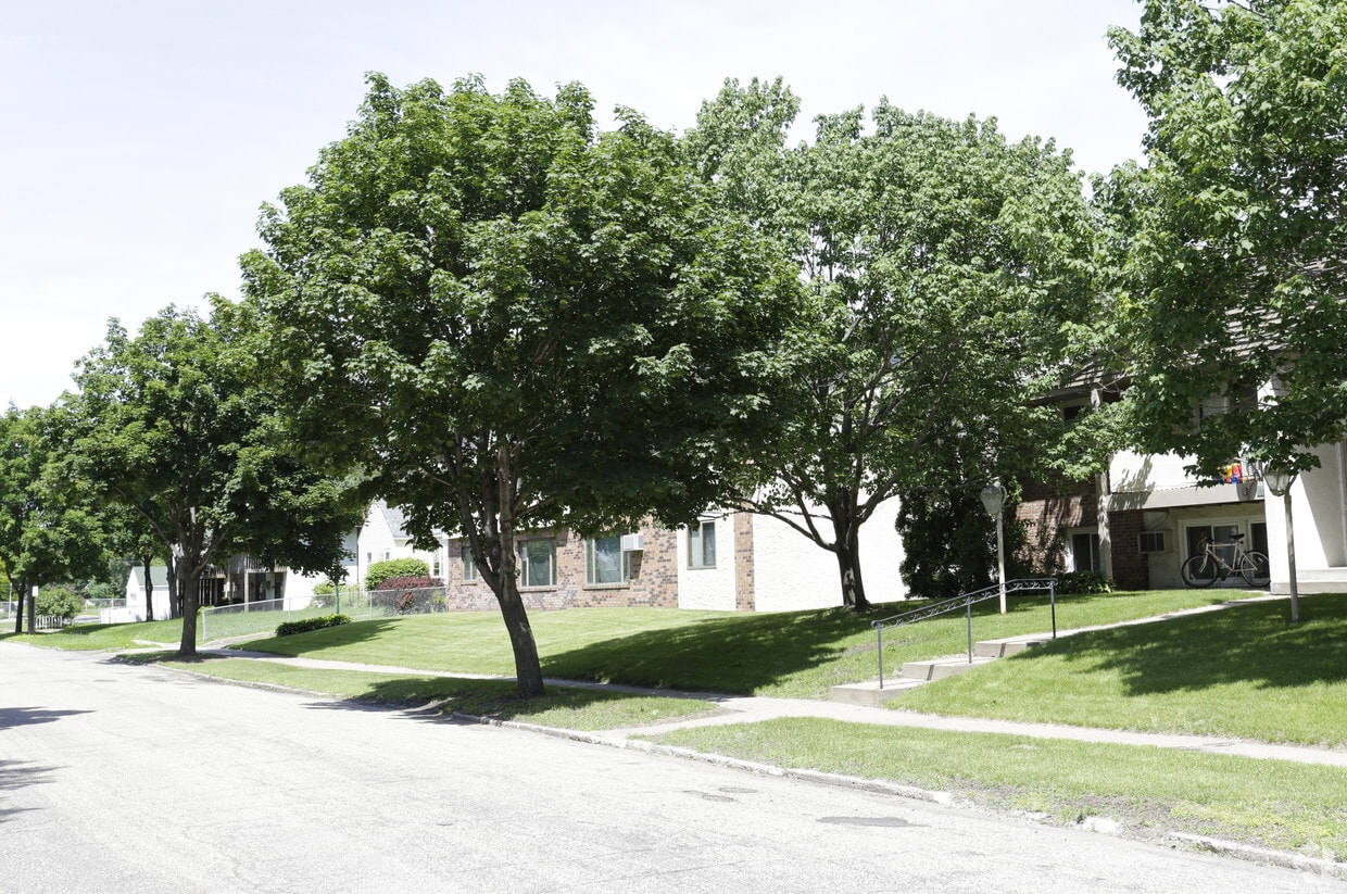 529 Madison St, Anoka, MN 55303 Apartments in Anoka, MN