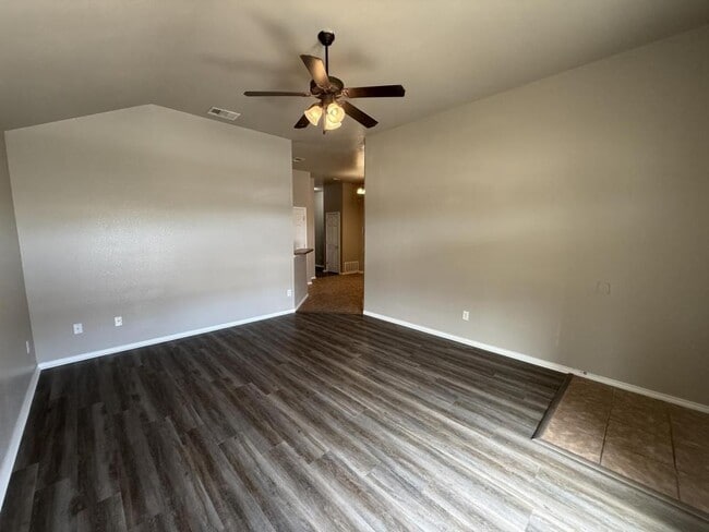 Building Photo - 4205 Cambridge Dr