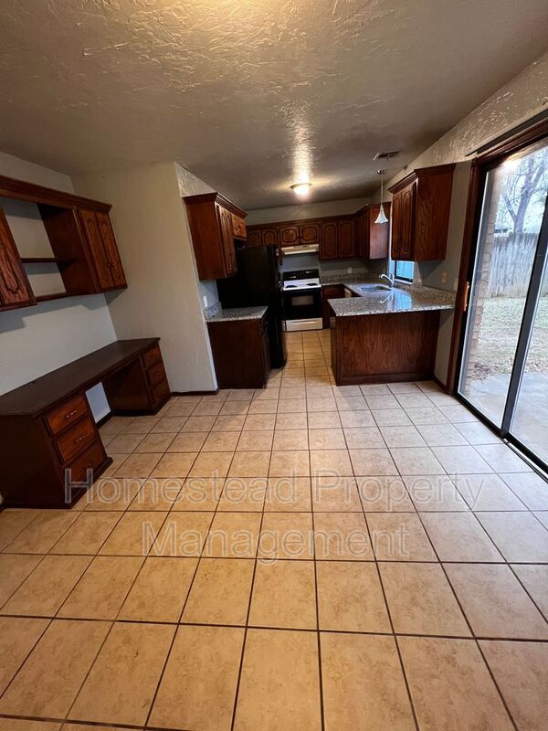 Building Photo - 1808 Cimarron Trail