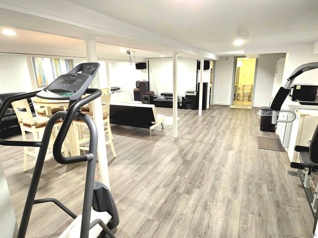 Foto del edificio - 196 Ridgewood Rd