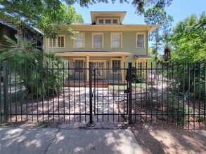Building Photo - 815 Sul Ross St