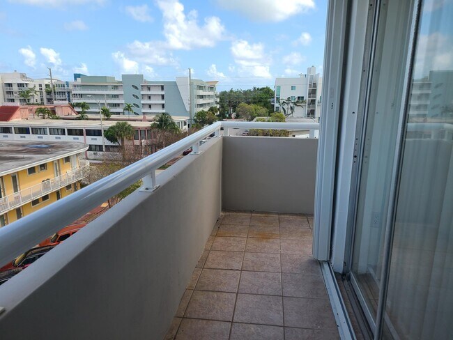 Foto del edificio - 7735 Abbott Ave