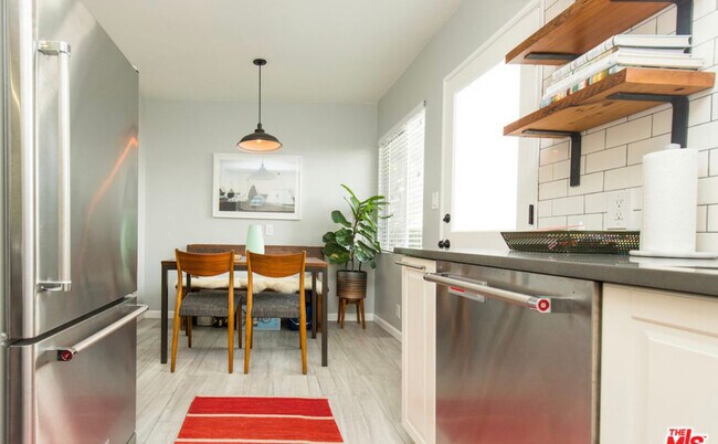 Building Photo - 2427 Centinela Ave