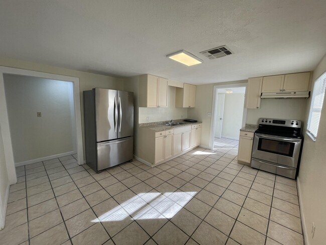Foto del edificio - 2405 Everett St