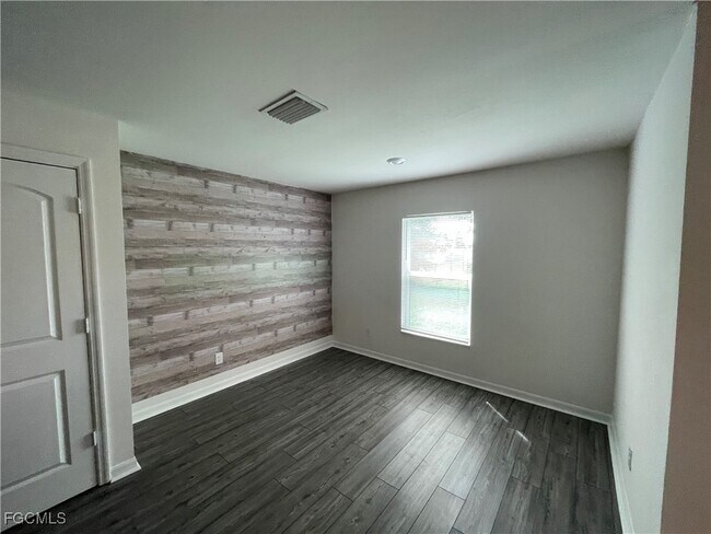 Building Photo - 1708 NW 11th Terrace