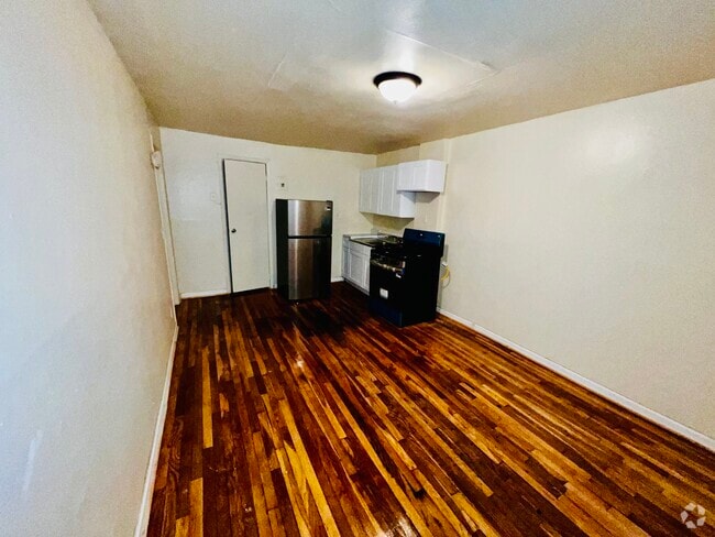 Building Photo - 381 McLean Ave