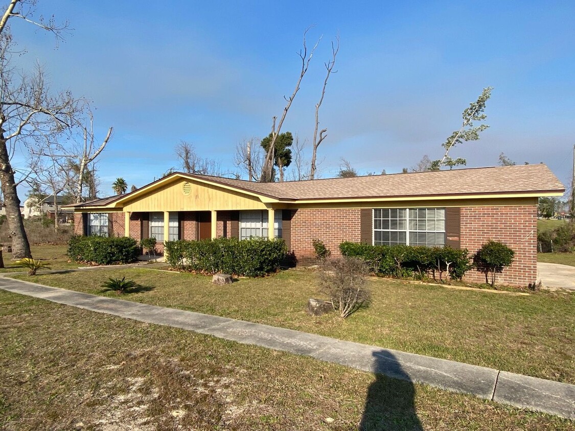 Foto principal - Spacious 3Bed/2Ba Brick Home Near Tyndall ...