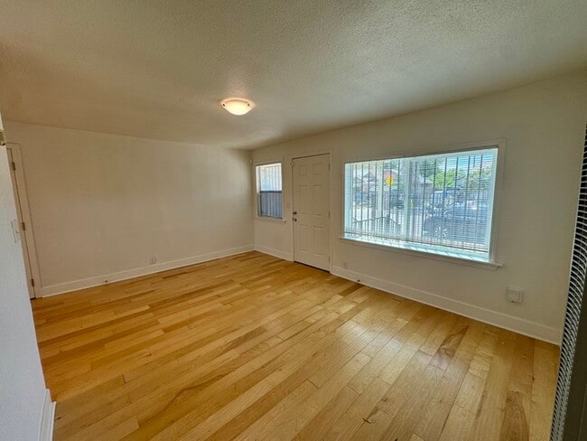 Foto del edificio - 2bedroom 1 bath home in Sacramento