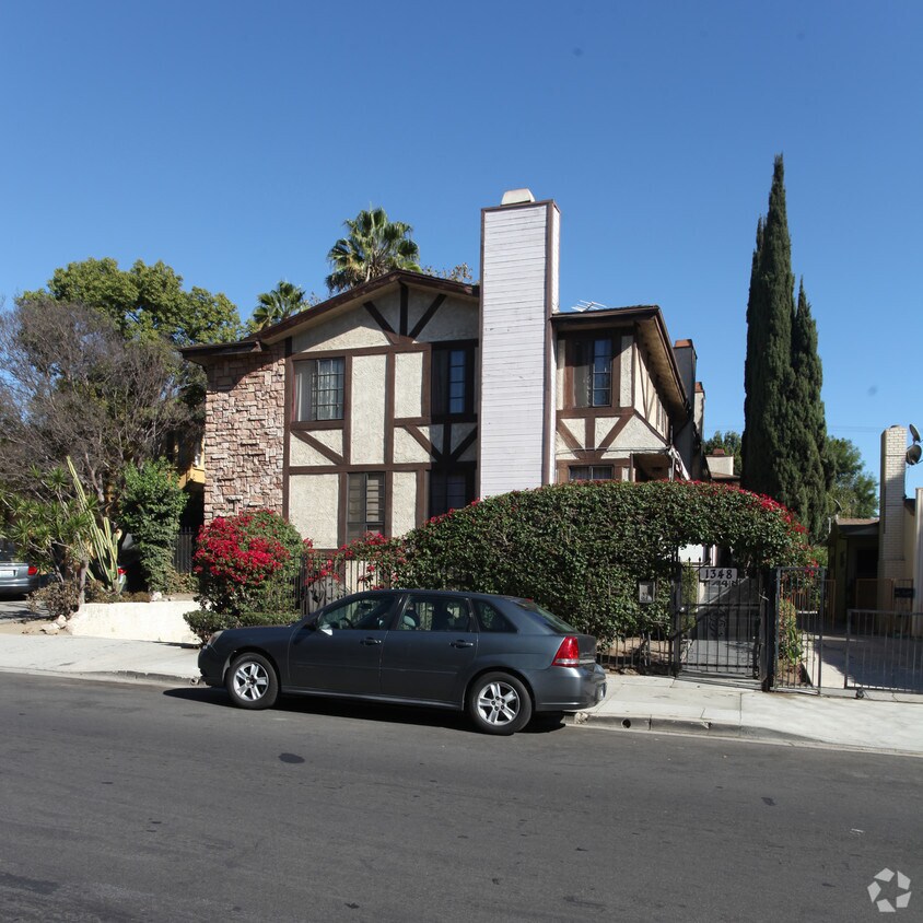 Primary Photo - 1348 N Orange Dr