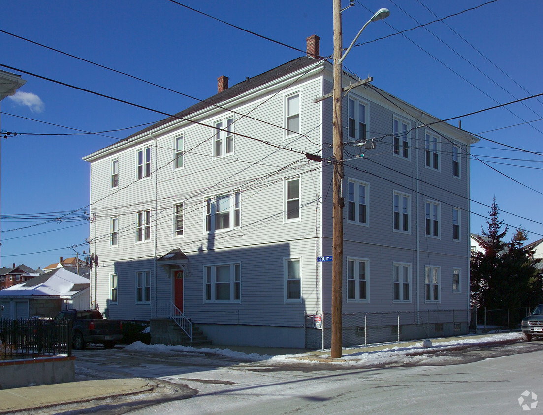 No se puede mover el poste de servicios públicos en el terreno. - 83 Quarry St