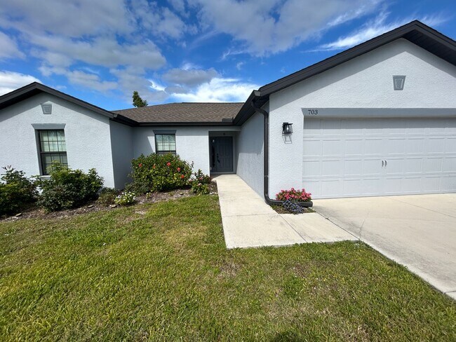 Building Photo - 3/2 Home in the heart of Cape Coral