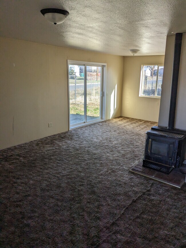 Building Photo - 2207 Oak Ave