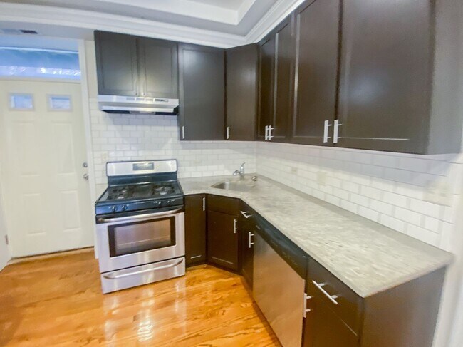 Foto del edificio - 849 W Cornelia Ave