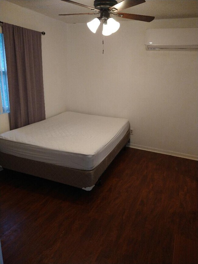 Foto del edificio - 2333 Patrick St