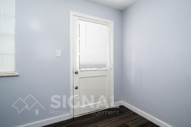 Building Photo - 1421 Rayfield Dr