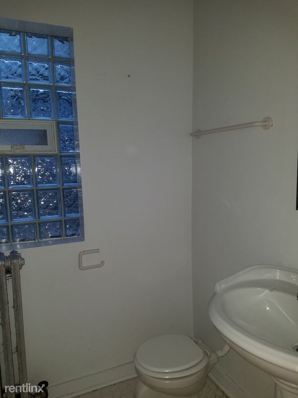 Foto del edificio - Studio, 1 bath Apartment - 1904 W Pratt Blvd