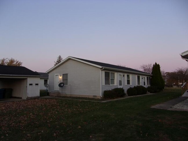 Building Photo - 2 bedroom in Sidney OH 45365