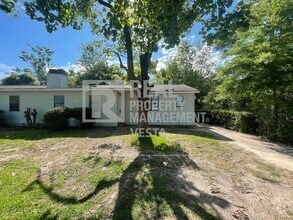 Building Photo - 617 Maplewood Dr