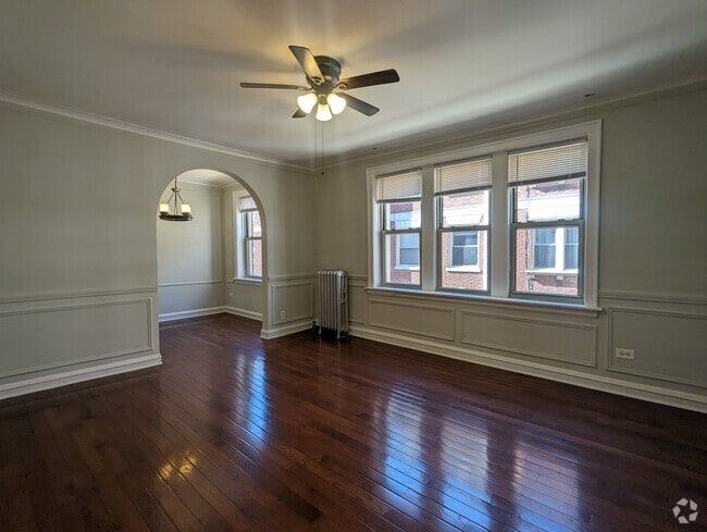 Building Photo - 546 W Surf St