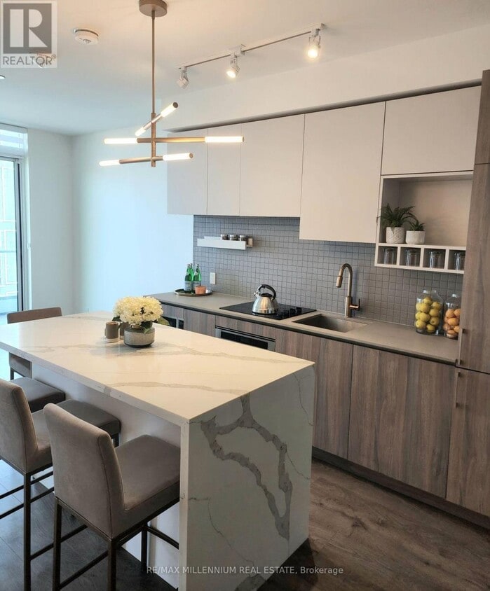 Primary Photo - 950 Portage Pkwy