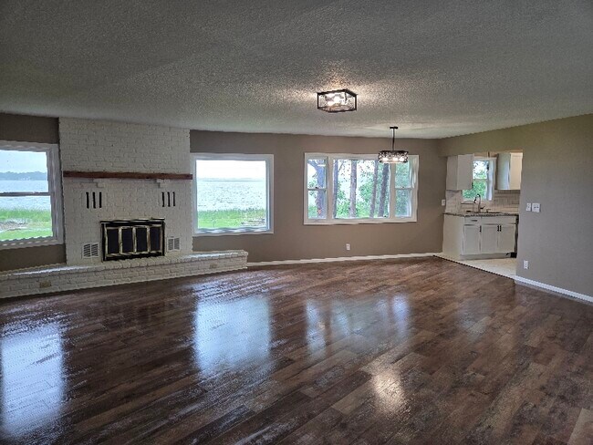 Foto del edificio - 3311 Interlachen Dr NE