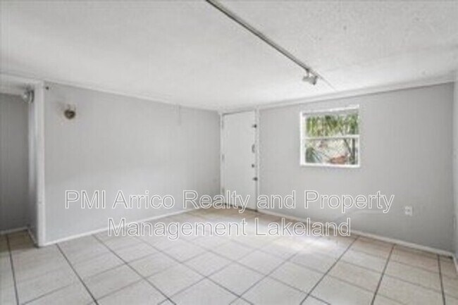 Foto del edificio - 722 W Central Ave
