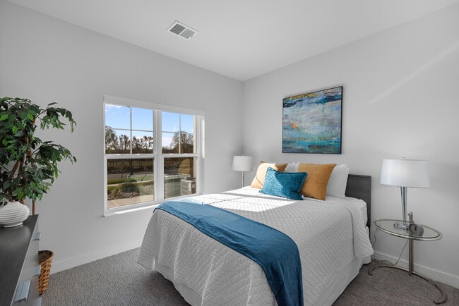 Building Photo - The Landing at Hub City