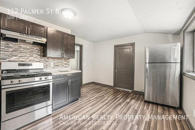 Building Photo - 112 Palmer St NE