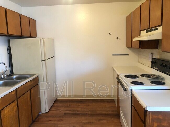 Building Photo - 865 N Maddux Dr