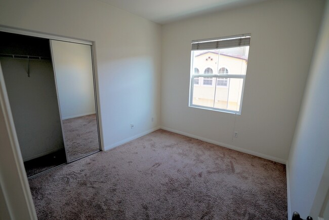 Building Photo - Westridge 3 Bedroom Townhome Rental in Val...
